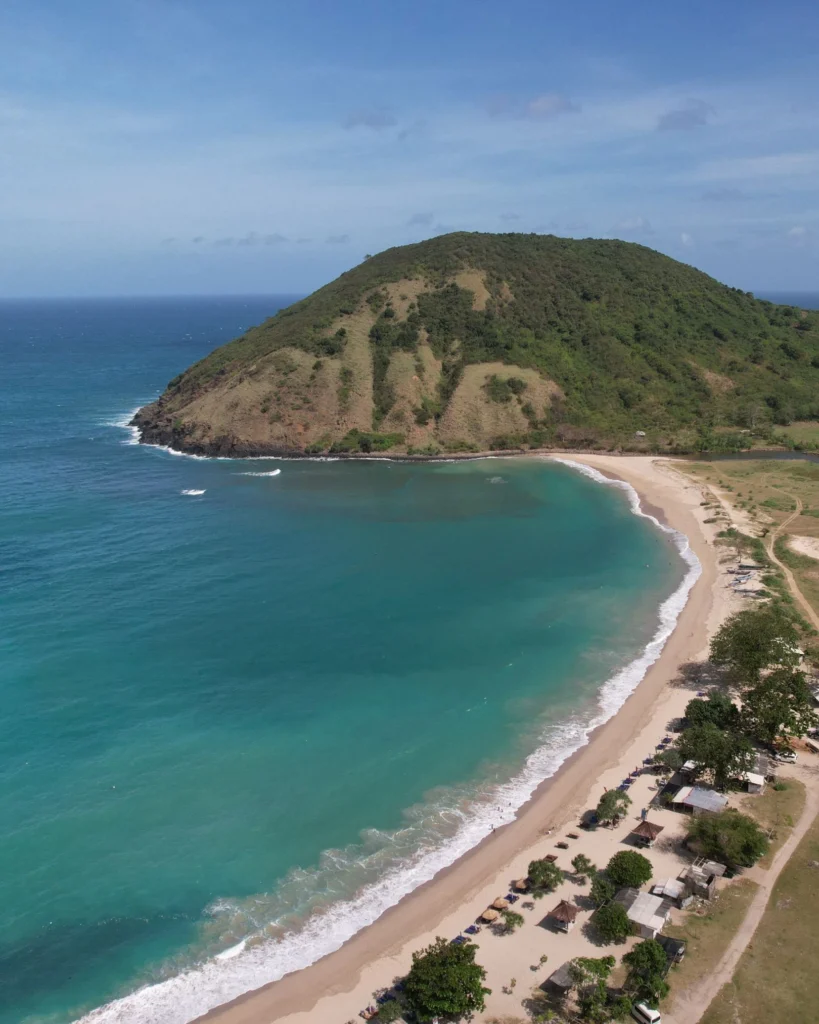 perfect waves for surfing lombok